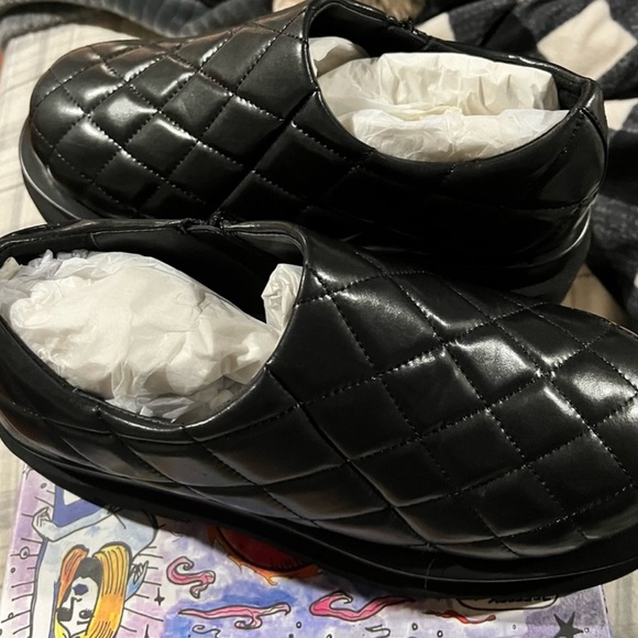 *NEW* JEFFREY CAMPBELL QUILTED BLACK ZIP LOAFER SHOE SIZE 38 - Picture 2 of 9